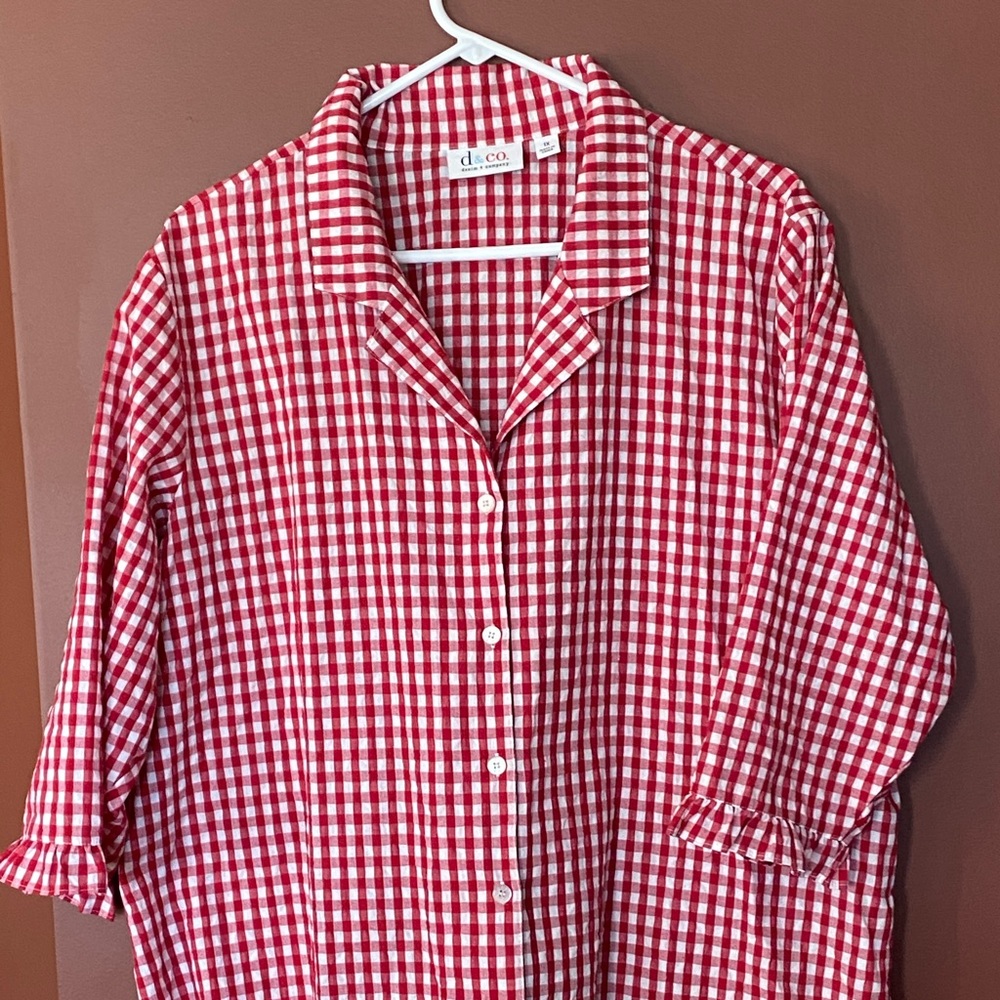 D & CO.  1X. Red Gingham, 3/4 sleeve button up.